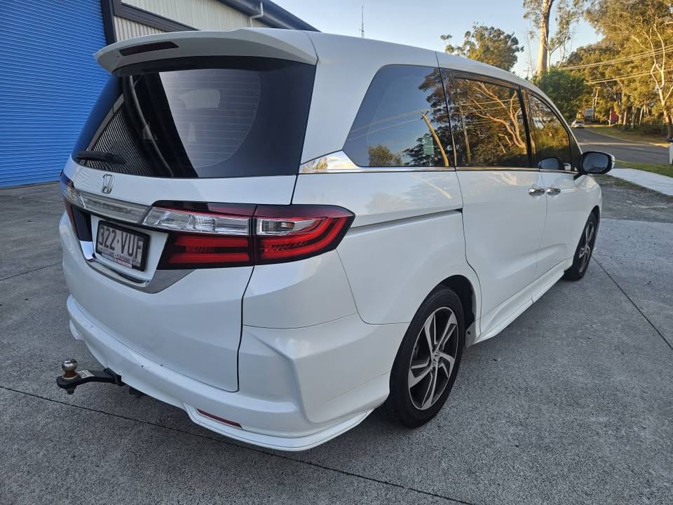 2015 Honda Odessey Vti- L Luxury 7.jpg